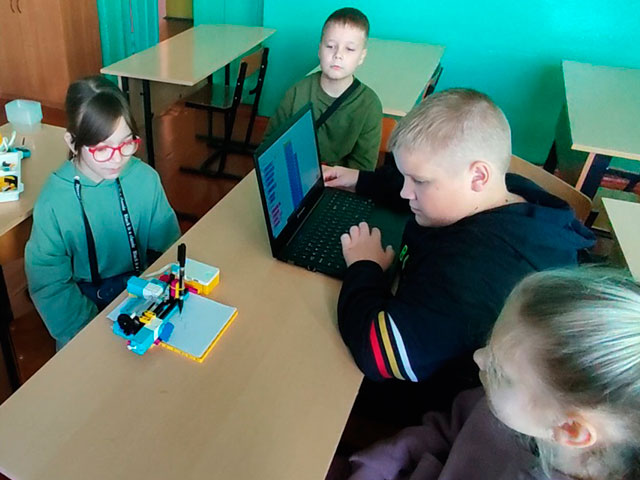 Вебинар для педагогов ЦО «Точка роста» «Развитие интереса школьников к естественным наукам и инженерному искусству»